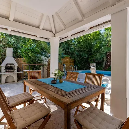 Wunderschoene Gardenia In Istrien By Interhome Premantura