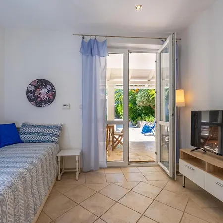 Wunderschoene Gardenia In Istrien By Interhome Ferienhaus Premantura