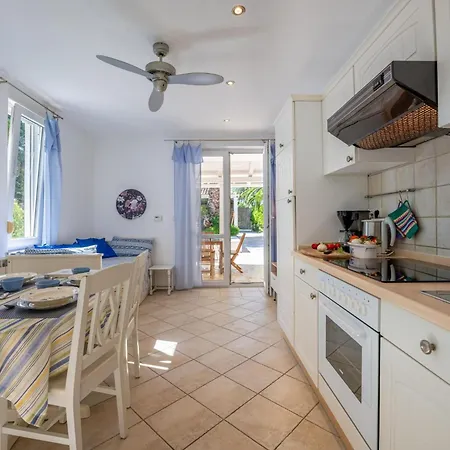 Wunderschoene Gardenia In Istrien By Interhome *