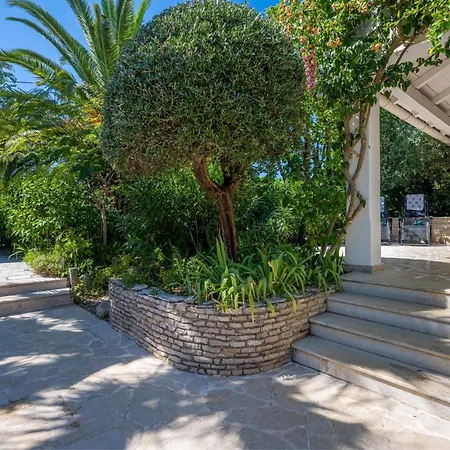 Wunderschoene Gardenia In Istrien By Interhome Premantura
