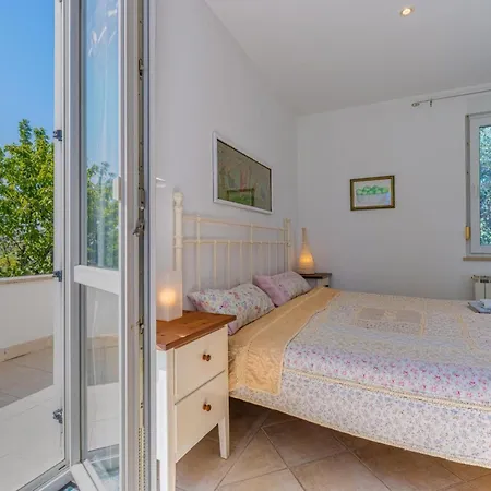 Wunderschoene Gardenia In Istrien By Interhome *
